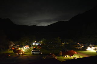 キャンプ場の夜景